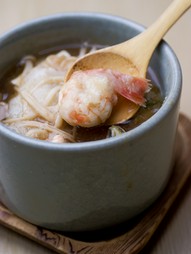 たっぷり魚介に長いもとろろをのせて蒸しあげた 前店『双子山』からの名物、大和蒸しが付いたコースです。