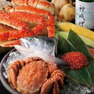 北海道各地から毎日届く新鮮な蟹、魚介類、野菜、お肉など、
旬の地産食材を料理長が厳選して仕入れております。
またそれらの上質な素材を最適な調理法で北海道ならではの一品として
ご提供させて頂いております。