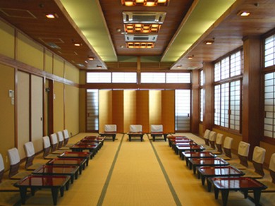 ご宴会広間や各種個室席が御座います