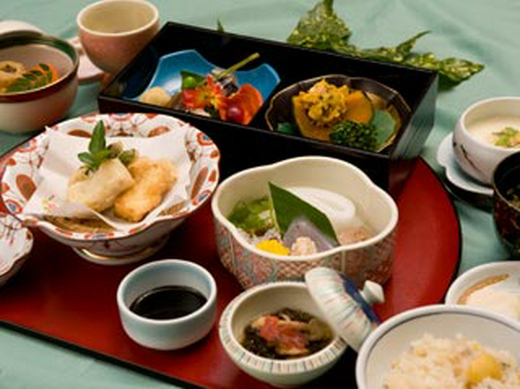 精進料理を「かつ新」風にアレンジしました。侮れない美味しさ。