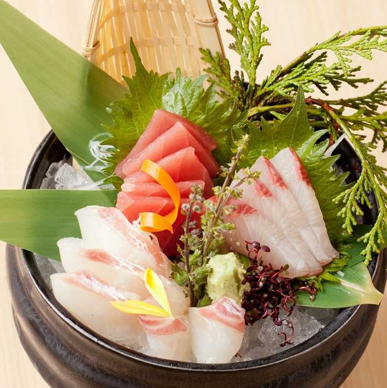 毎日築地より仕入れる【季節鮮魚盛り合わせ】