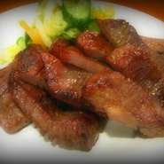 ご家族みんなでお越しください！　特に土曜日のランチタイムで出している、『牛タン定食』（1690円）は牛タンスープがつきます。