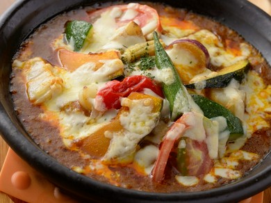 ビールと相性抜群。少し辛めの中辛『野菜3倍チーズ焼きカレー』