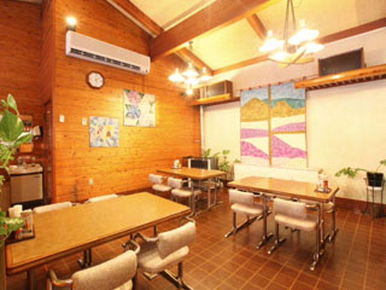 広々とした明るい店内