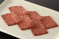 ミスジにつながる部位。柔かく赤身の強い肉質とさっぱりとした味わい。脂が苦手な方にお勧め。