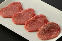 腕肉の一部。濃厚な旨味と風味が味わえます。脂が苦手な方にお勧め。