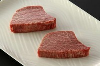 牛1頭から3％しかとれない最高級希少部位。繊細なサシ、中央部分のみを贅沢にカット。