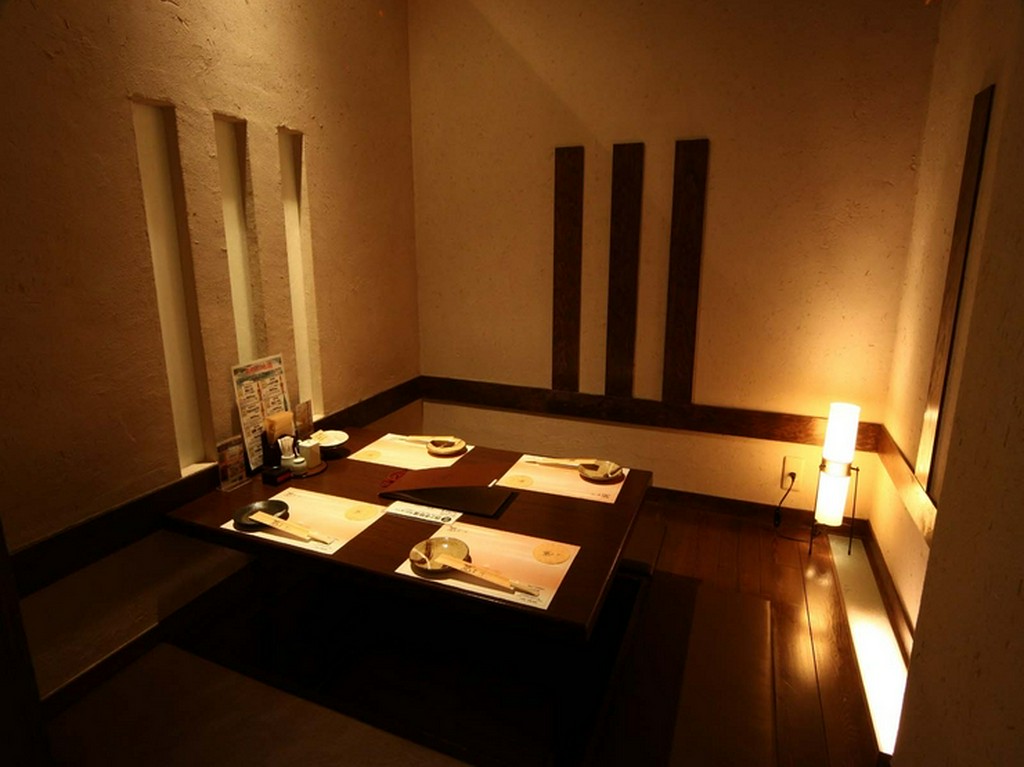 掘りごたつ・個室を完備しております。