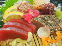 脂がのった旬の鮮魚の3品盛合せです。