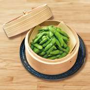 口に入れた瞬間に黒大豆の風味と旨味が広がります。