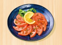 瑞々しいトマトをさっぱりと仕立てました。
