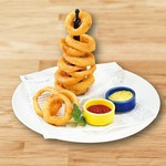 サクッと食感のオニオンリング！ジェノバマヨ・ケチャップでお召し上がりください。