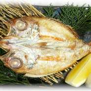 「白身のトロ」と言われるほどの脂のノリはお酒の肴に好評です。どうぞご堪能下さい。