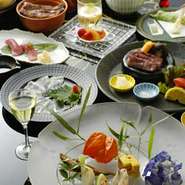 食前酒、小鉢、前菜、椀物、薄造り、お寿司、炊き合わせ、炊合せ、酢の物、ステーキ、うなぎ小丼、肝吸い、香の物、お菓子
※うなぎ小丼を小天丼に変更可