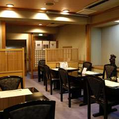 1階は最大24名様まで承っております