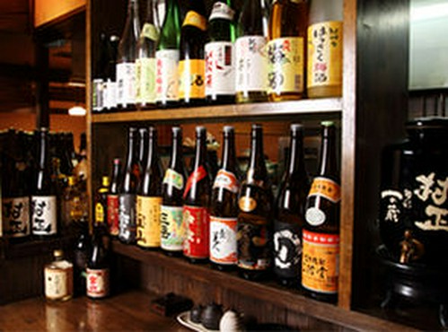多種多様の梅酒、焼酎、日本酒をご賞味あれ。