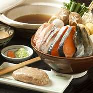 山海の幸をふんだんに
【海老・赤魚・鱈・鮭・帆立・鶏・きしめん・野菜・鶏たたき】