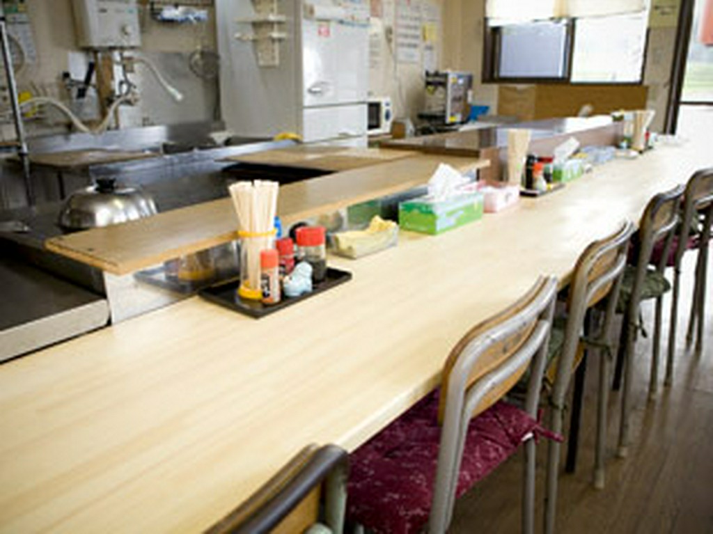 カウンター越しのアットホームな雰囲気