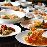 酢豚や小龍包などの「上海料理」、麻婆豆腐などの「四川料理」、点心や炒飯などの「広東料理」、餃子などの「北京料理」。それぞれ異なる特徴を持つ、中国全土の様々な味を堪能することができます。