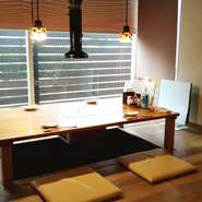 空気清浄機完備。木の温もり溢れる掘りごたつ個室です。