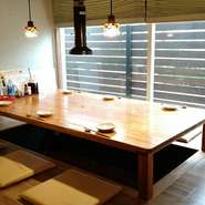 広々使える掘りごたつ個室。ご家族ご友人とのお食事会や飲み会に。楽しいひと時をお過ごし下さい。