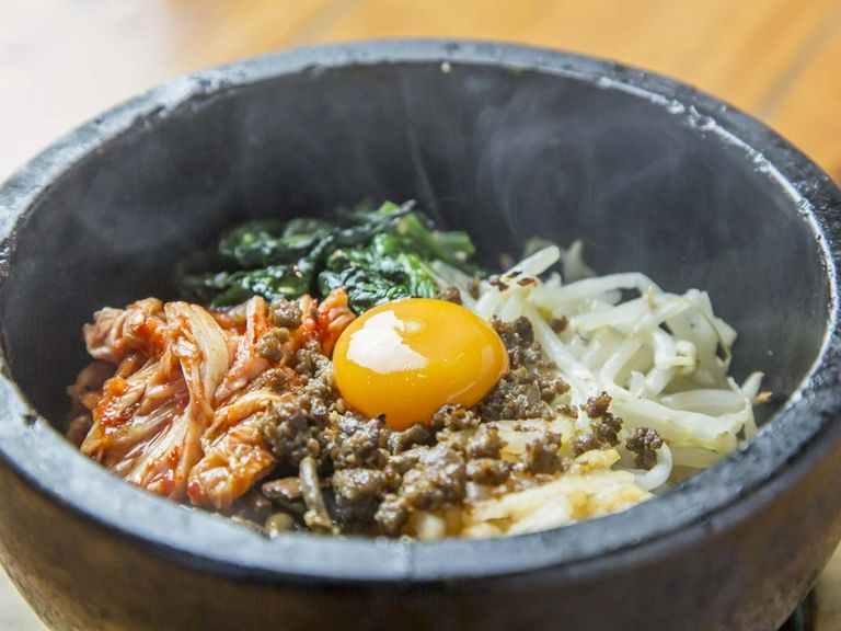 カリカリおこげが美味しい『石焼ピビンバ』