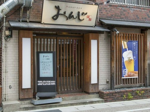 落ち着いた雰囲気の店構え