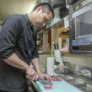 例えば、若い男性のお客様の場合は、お肉の量を重視したり、女性のお客様ならデザートの充実にも気を配ったりするなど、お客様のご要望を伺って柔軟にコース料理の内容を決めています。