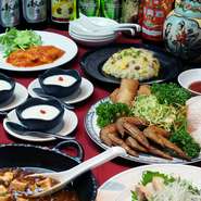 忘年会で迷わずここ！名物山椒麻婆豆腐、人気のエビチリを含む、あじくら特選おすすめコース3025円は、辛い、甘じょっぱい、など刺激や旨味で会話もお酒もすすみます！席は、個室・座敷・テーブル有。早めのお電話を