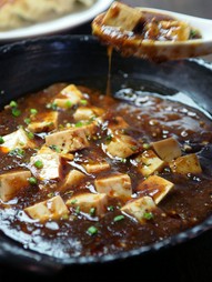 自慢の激辛ウマ料理！山椒麻婆豆腐