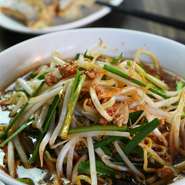 人気No.1
あじくらオープン以来1番人気のシャキシャキもやしと秘伝の肉味噌が絡むオススメラーメン。
辛さレベル1～3：1
※辛さ控えめもできます。