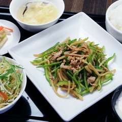 1人でも食べやすい定食類も豊富。