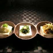 島豆腐をベトナム風、和風、中華風の３種類のトッピングで召し上がって頂きます