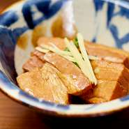 沖縄版、豚の角煮です。じっくり煮込んでおりますのでプルプルのトロトロです