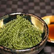 沖縄特産の海草でプチプチとした食感が特徴です。シークァーサー風味のポン酢でお召し上がりください