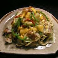 八重山麺のチーズ塩焼きソバ