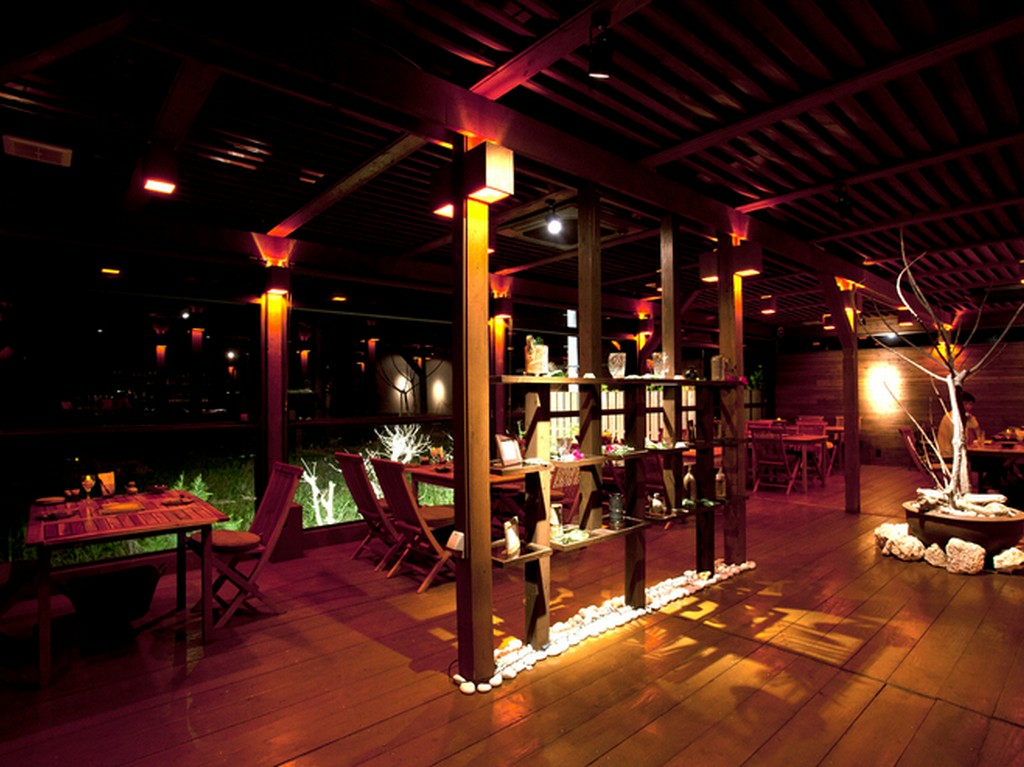 広々としたスペースでゆったりとお食事をお楽しみください