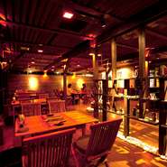 広々としたテラス席からの眺めも最高です。
夕日の時間帯を狙ってみてください。