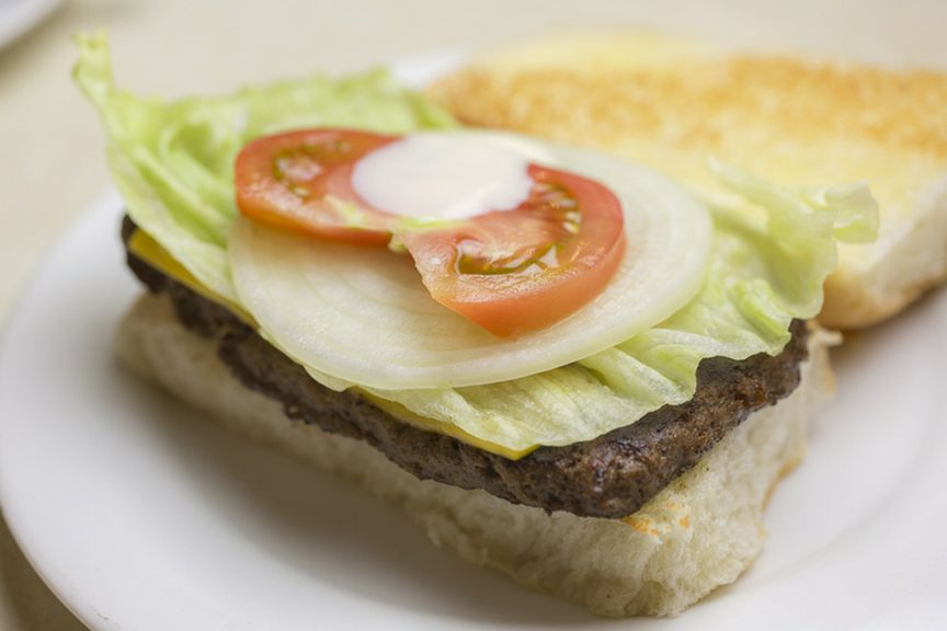 肉の旨味をストレートに表すバーガー。テイクアウトもできます