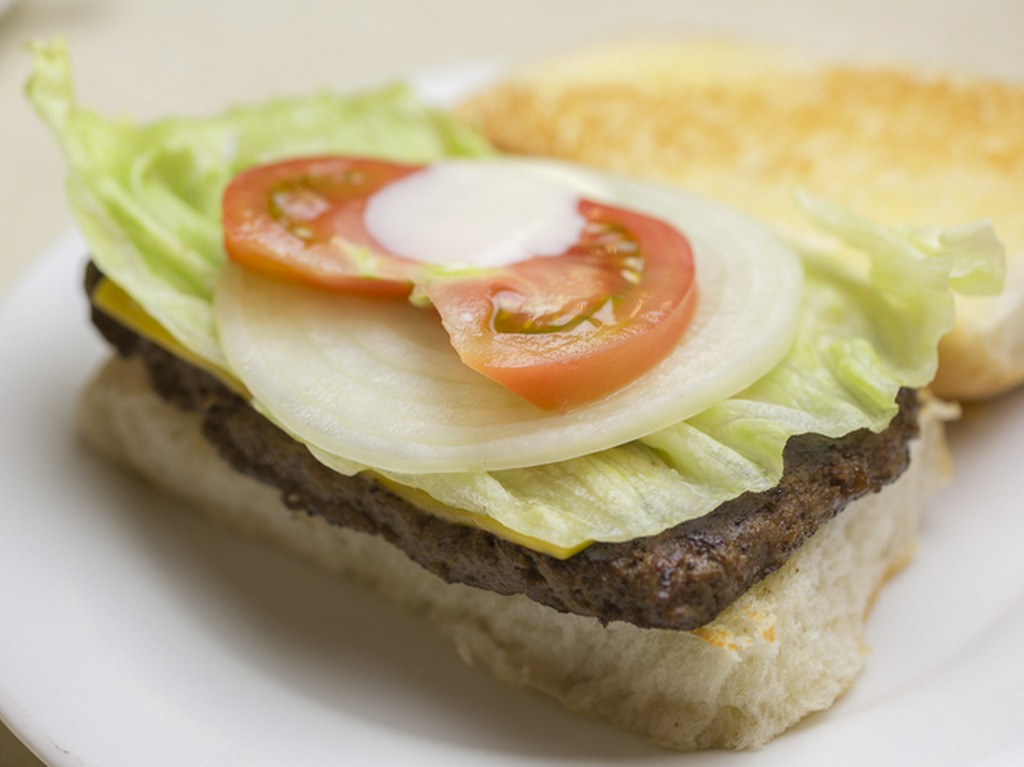 肉の旨味をストレートに表すバーガー。テイクアウトもできます