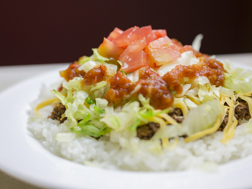 沖縄名物。ピリッとスパイシー『タコライス』