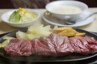 これを妥協すると店の顔が成立しない『テンダーロインステーキ』