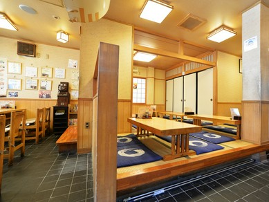親しみやすい餃子専門店。家族連れにもおすすめ