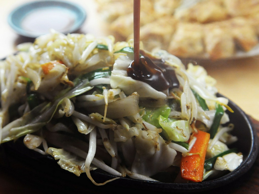 アツアツ鉄板野菜炒め