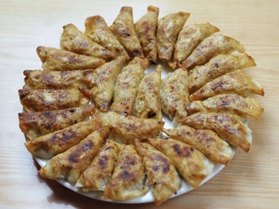 薄くてもコシのある餃子の皮