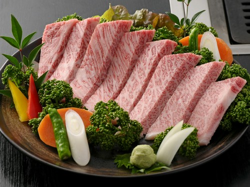 口に入れた途端にとろける味わいの『松坂牛サーロイン』