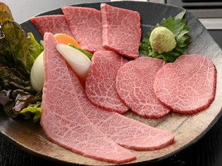 保存状態や提供のタイミングにまでこだわり抜いた「牛バラ肉」