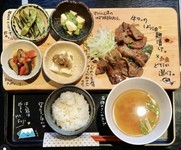 地元の農家さん・メディシェフ・薬膳スタイリストが地元の主婦とタッグを組んでお届けする「健康ランチ」
畑のごきげんで育った朝採れ野菜をふんだんに盛り込んだ体に優しいランチです。