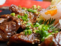 秘伝の焼きタレに漬け込んだ肉厚焼肉！！