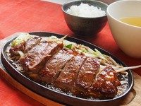 ボリューム満点！！！２００g！！
ジュージュー肉厚のアツアツです！
